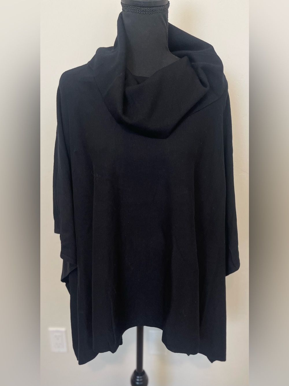 Charter Club Women’s L/XL Black Cowl Neck Knit Poncho Sweater NWT